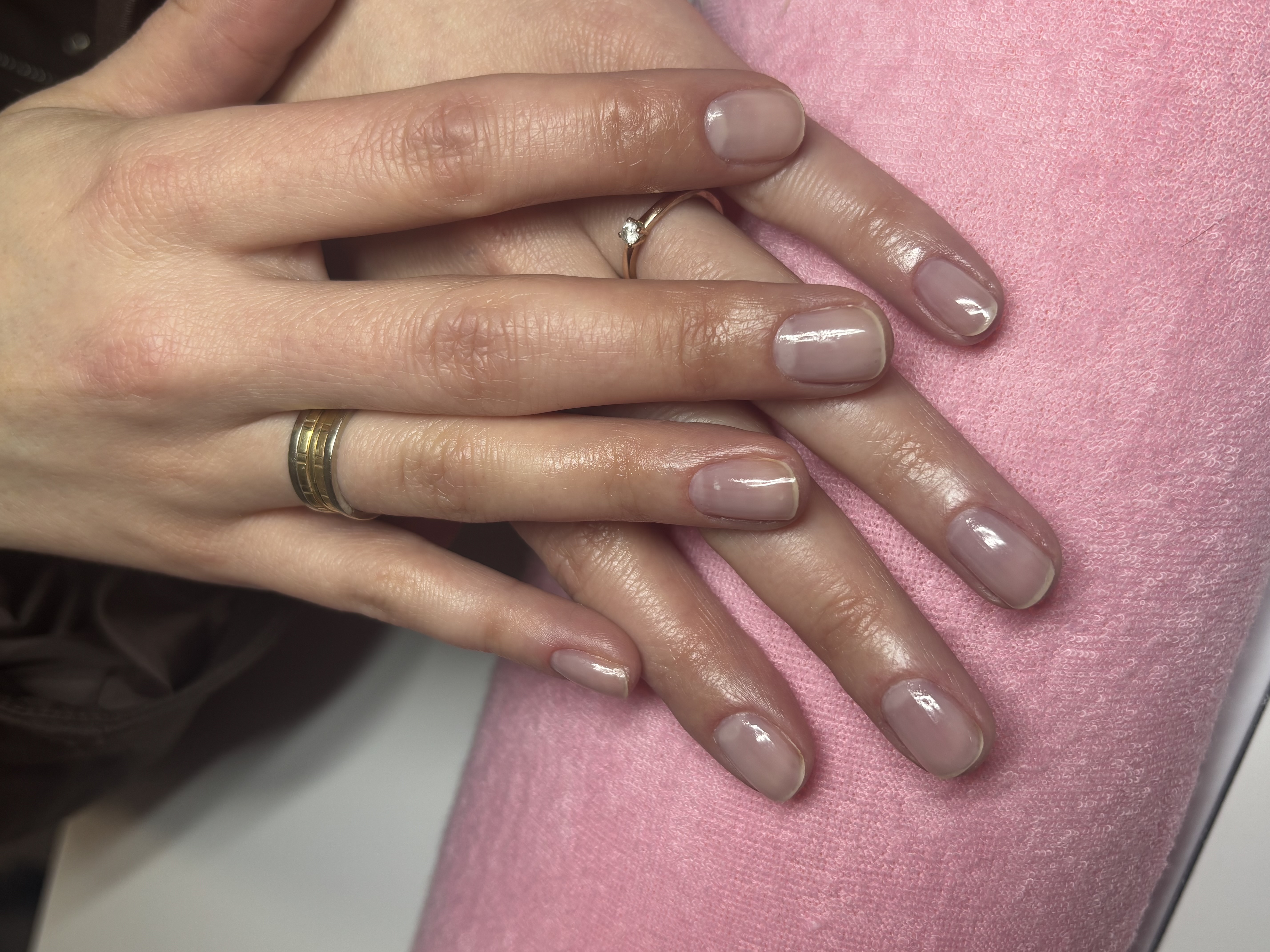 Naturalus nude manikiūras